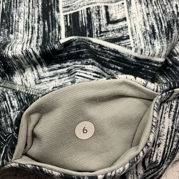 LULULEMON Crop Leggings  - Picture 4 of 4